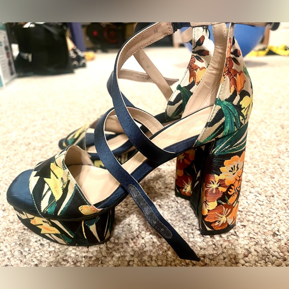 Stuart Weitzman summer shoes, great condition, size 6